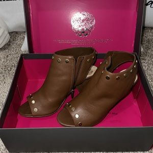 Beautiful Vince Camuto, leather whiskey brown boot 🤎